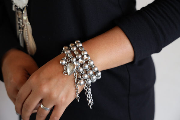 Bracelet fantaisie argenté fausses perles - Image 4