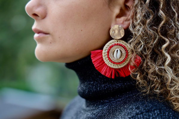 Boucles d'oreilles type papier crépon rouges - Image 2