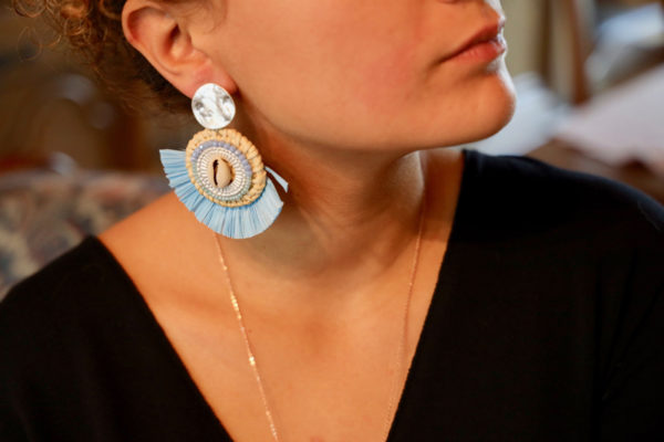 Boucles d'oreilles type papier crépon bleues