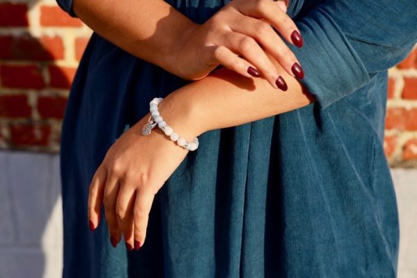 Bracelet pierre de Lune et Angélite, charm ange