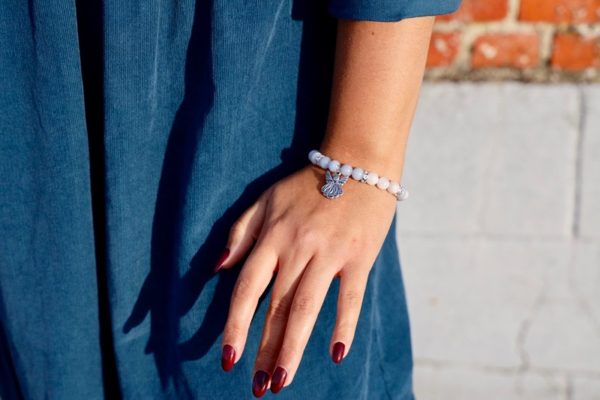 Bracelet pierre de Lune et Angélite, charm ange - Image 2