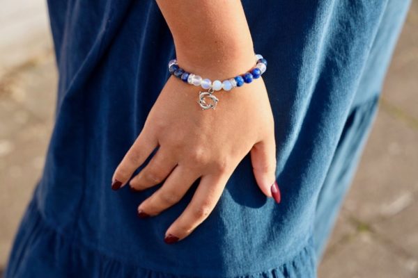 Bracelet en Kyanite et Opalite, charm dauphin - Image 2