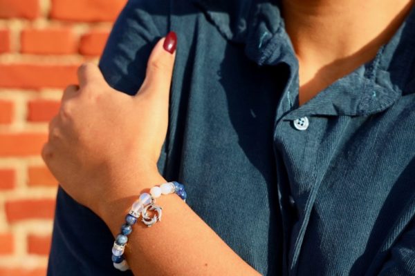 Bracelet en Kyanite et Opalite, charm dauphin