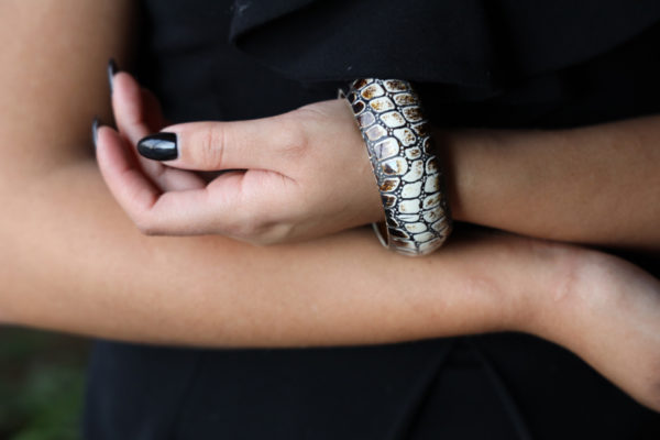 Bracelet jonc imitation peau de crocodile